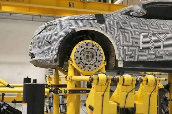 富士康跨界入局 年內(nèi)推出電動汽車，是為蘋果造車鋪路還是重塑汽車零部件格局？